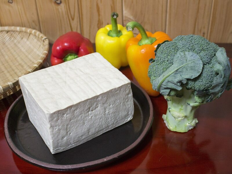 Tofu co to jest, rodzaje, jak je jeść i jaki ma wpływ na zdrowie