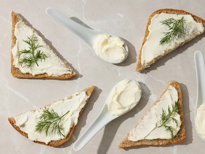 Zamiast Piątnicy biorę serek z Biedronki. Ten sam producent, a za 100 g płacę 47 proc. mniej