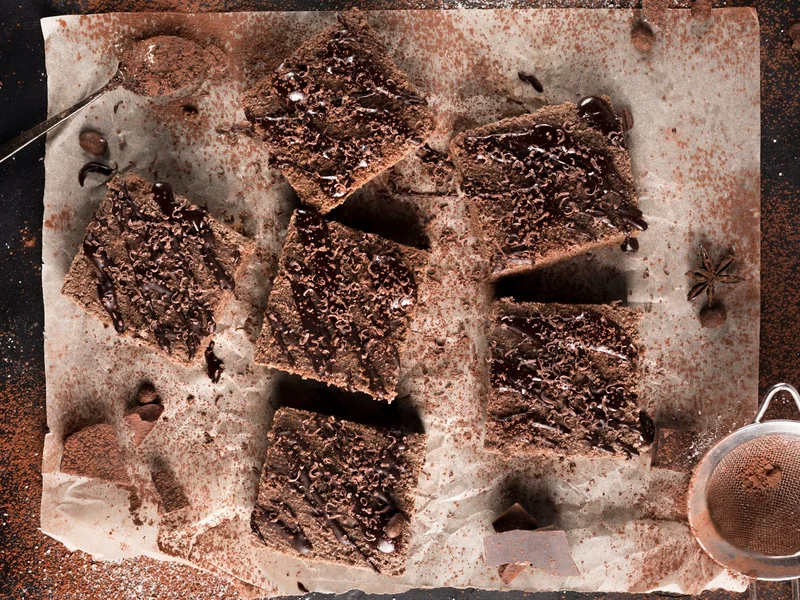 Brownie bez mąki i dodatku cukru. Ma tylko 2 składniki, a zachwyca smakiem